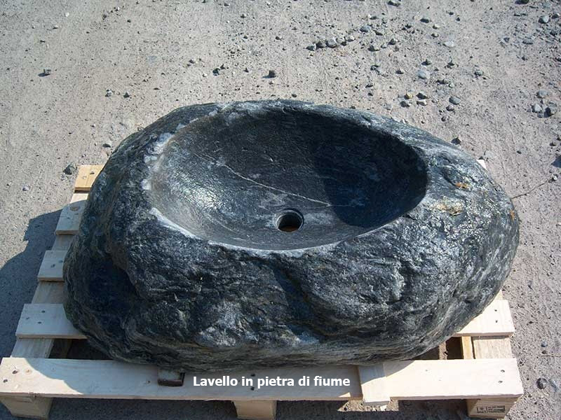 lavello in pietra di fiume