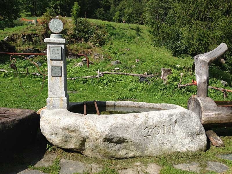 fontana in pietra di fiume